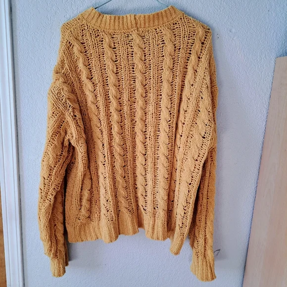 American Eagle Outfitters Textured Knit Sweater in Mustard Yellow - Picture 4 of 5